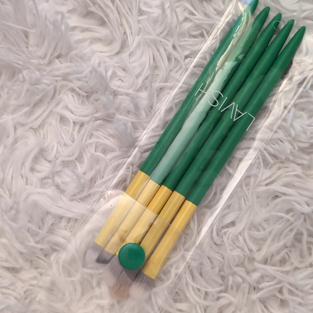 ❤️ FREE with 25 order LAVISH Luxury Makeup Brush Set